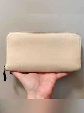 *Rare* Authentic Hermes - Zippy Wallet